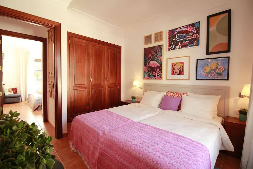 Stylish and serene south facing bungalow with private garden and pool. in Playa Blanca, Yaiza
