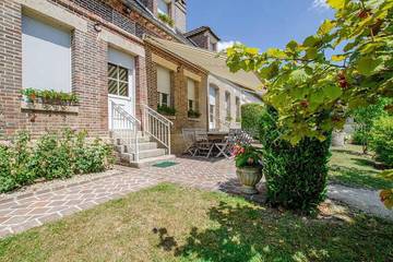 Gîte pour 12 personnes, avec jardin à Chennegy