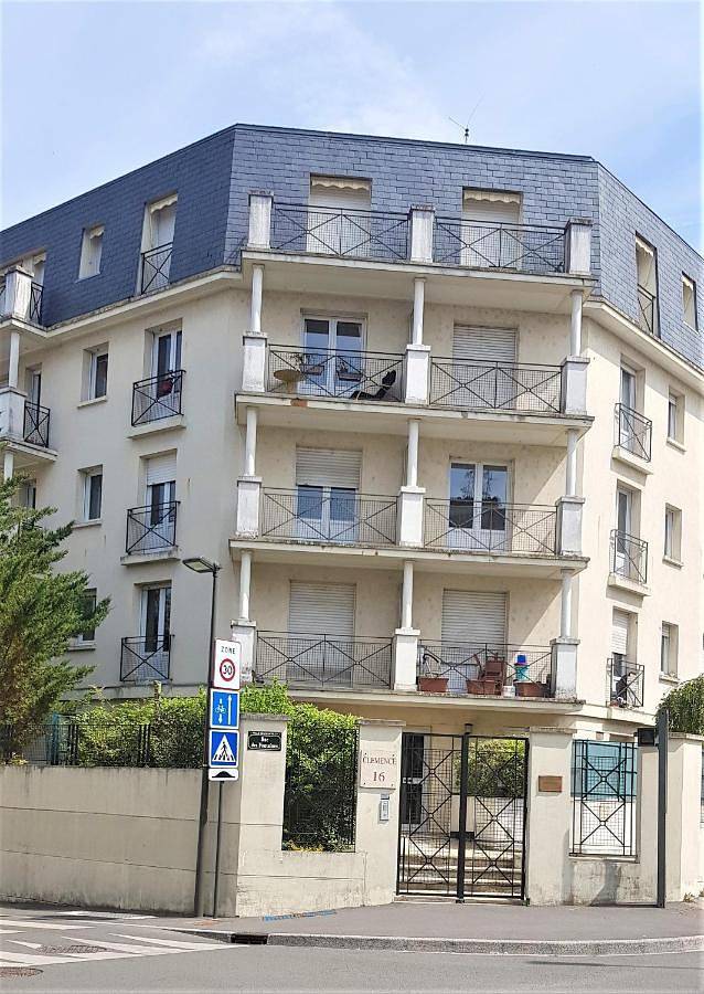 Appartement entier, One-Bedroom Apartment in Chantilly, Oise
