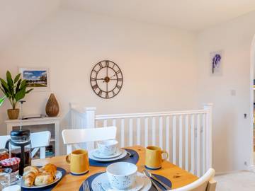 Log Cabin for 2 People in Cambourne, Cambridgeshire, Photo 3
