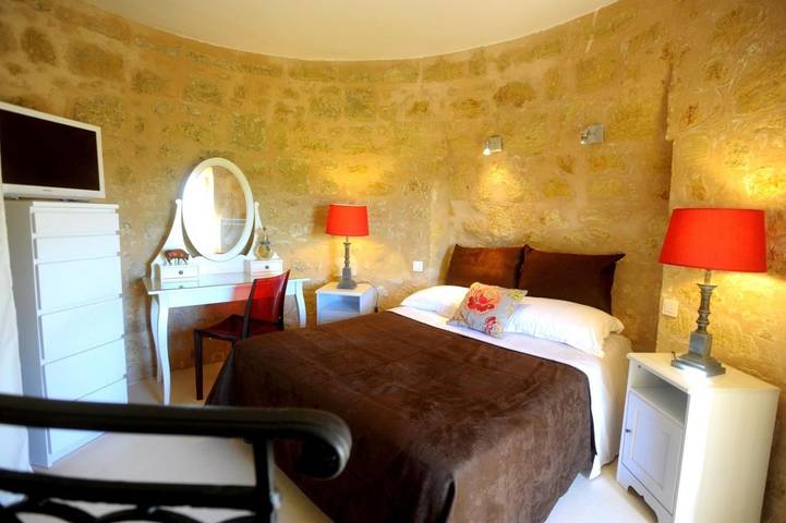 Location de vacances pour 2 personnes, avec vue et jardin, animaux acceptés à Saint-Émilion - 2