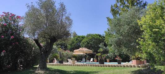 Gîte pour 5 personnes, avec terrasse ainsi que jardin et piscine à Saint-Andiol
