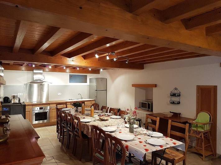 Gîte pour 15 personnes, avec terrasse dans Rhône - 2