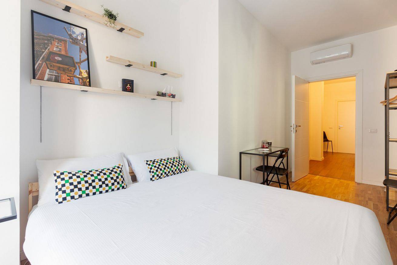 Appartamento intero, M4 Frattini modern Apt with balcony x4 in Giambellino-Lorenteggio, Milano