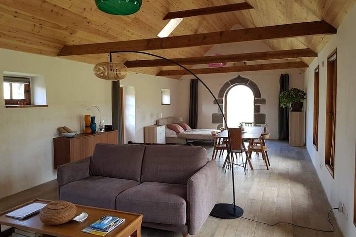 Entire apartment, Charming one storey farmhouse by the sea in Ploudalmézeau, Brest region