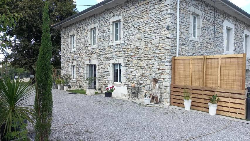 Gîte pour 2 personnes, avec Terrasse et Jardin à Bidache