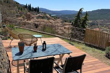 Location de vacances pour 2 personnes, avec terrasse et jardin à Moustiers-Sainte-Marie