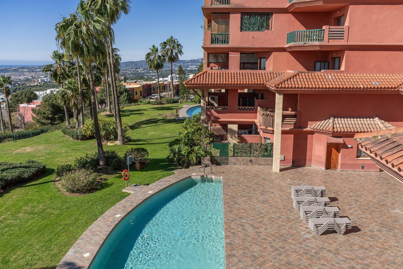 Entire apartment, Apartment 'Estilo El Higuerón' with Sea View, Wi-Fi, and Air Conditioning in La Capellania, Benalmádena