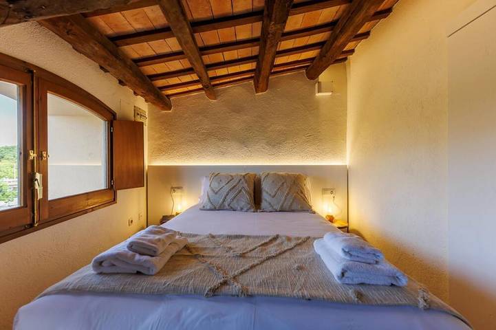 Ganze Wohnung, Bravissimo Calderers El Bou, mit Flussblick in Girona, Gironès