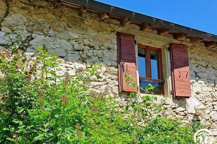 Gîte pour 4 personnes, avec Terrasse et Jardin