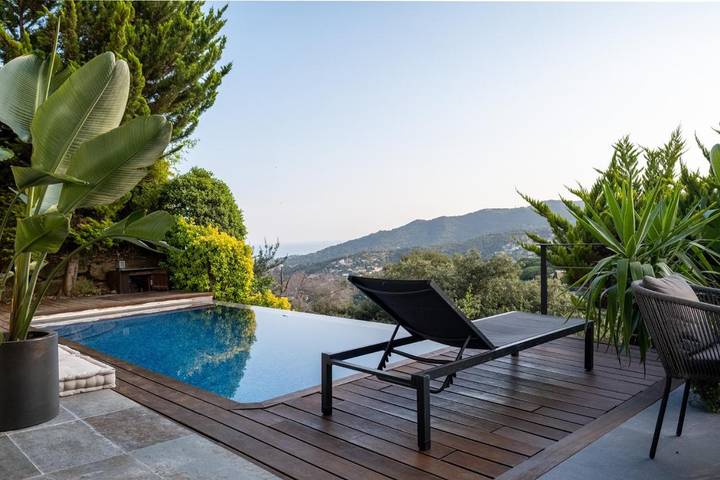 Chalet para 8 personas, con jardín y piscina además de balcón y vistas - 1