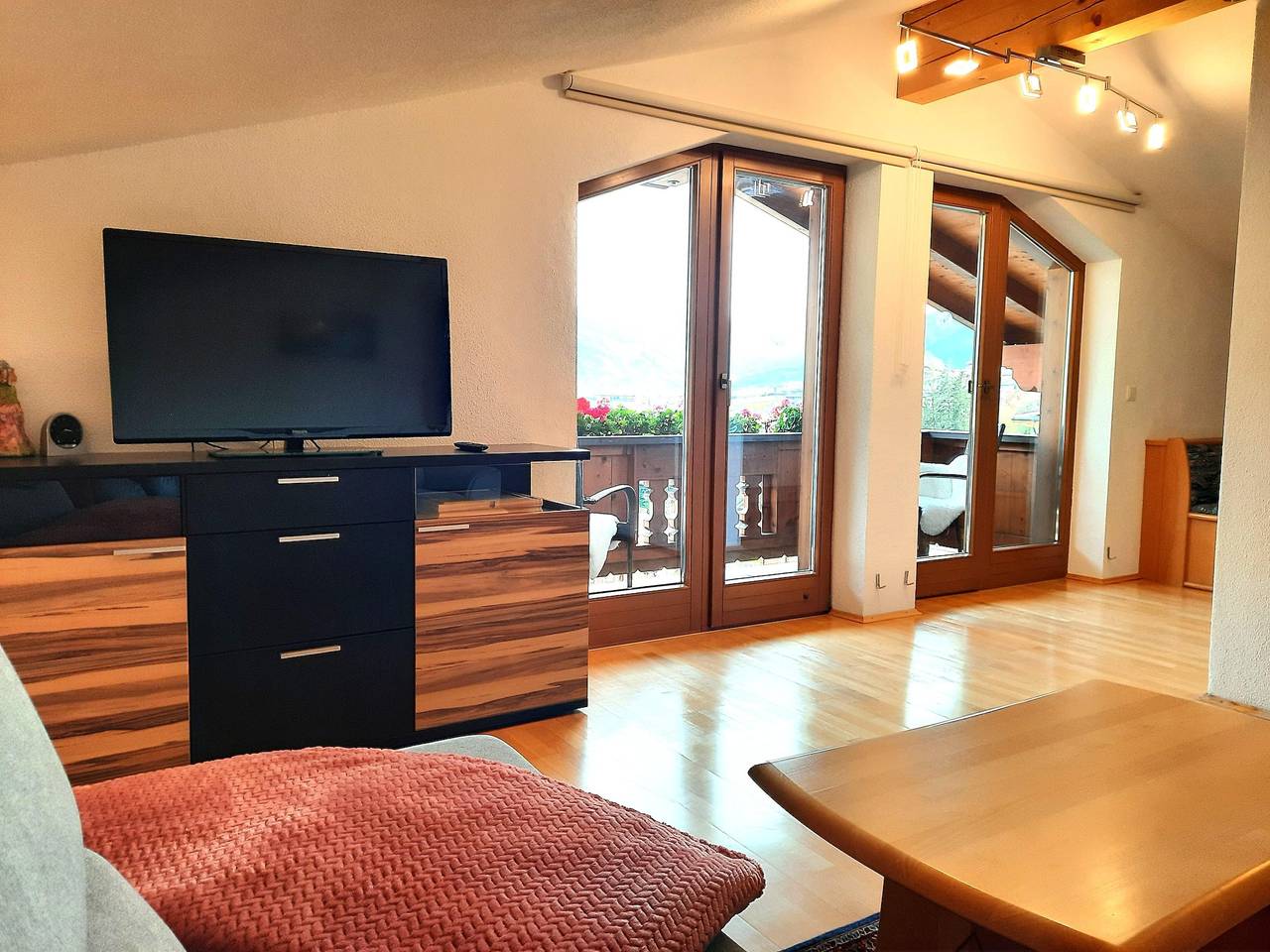 Ganze Ferienwohnung, Appartement bis 3 Personen in Tuxer Alpen, Fügen