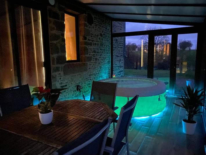 Location de vacances pour 11 personnes, avec jardin ainsi que jacuzzi et terrasse à Isigny-le-Buat - 4