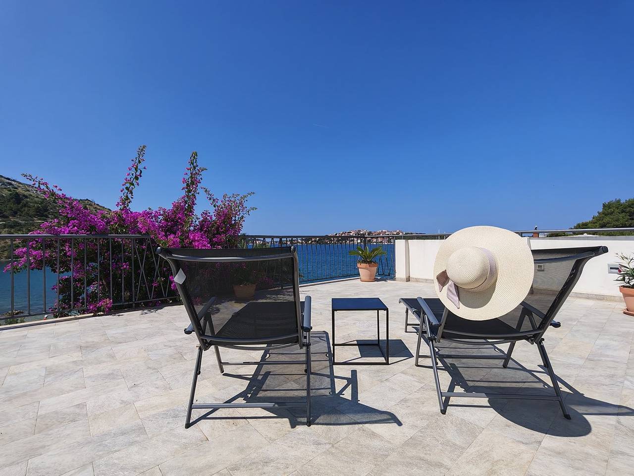 Familienfreundliches Haus, direkt am Strand in Rogoznica, Šibenik-Knin