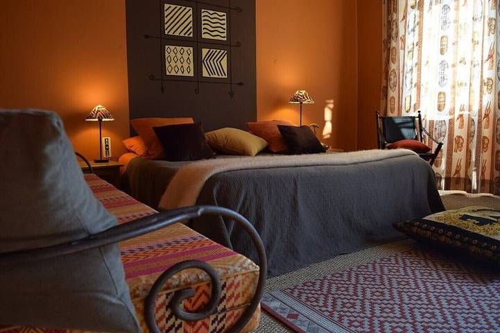 Gîte pour 12 personnes, avec terrasse ainsi que jardin et piscine, animaux acceptés à Entraigues-sur-la-Sorgue - 3