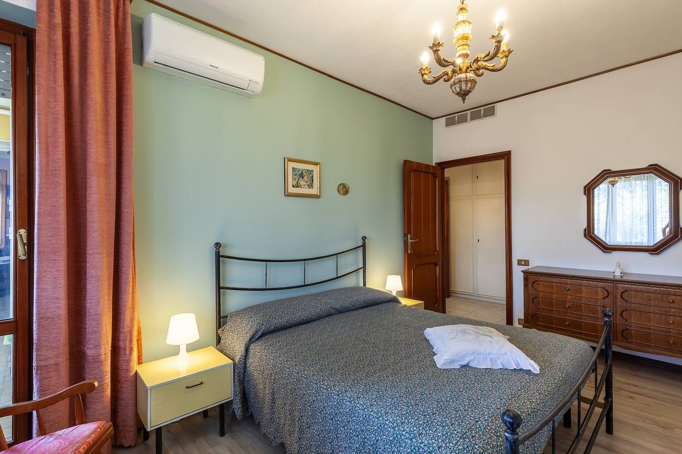 Ganze Wohnung, Ferienwohnung Casa Cesarina mit Terrasse, Balkon und Klimaanlage in Marina di Massa, Massa