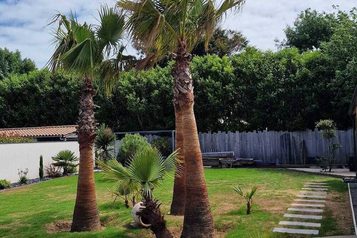 Villa 10/12 p. Swimming Pool, Spa & Sauna 2 kms from beach, marshes, forests in Saint-Vincent-sur-Jard, Vandea