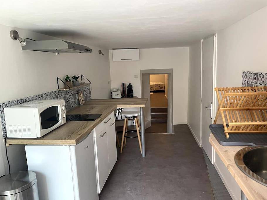 Appartement entier, Appartement T1 renové in Gigean, Côte méditerranéenne (France)