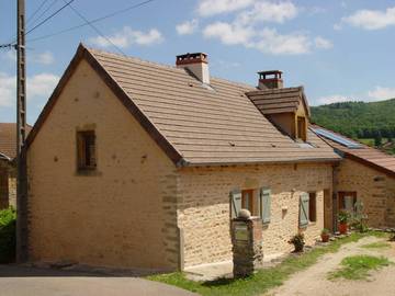 Gîte pour 7 personnes, avec jardin dans La Vineuse sur Fregande