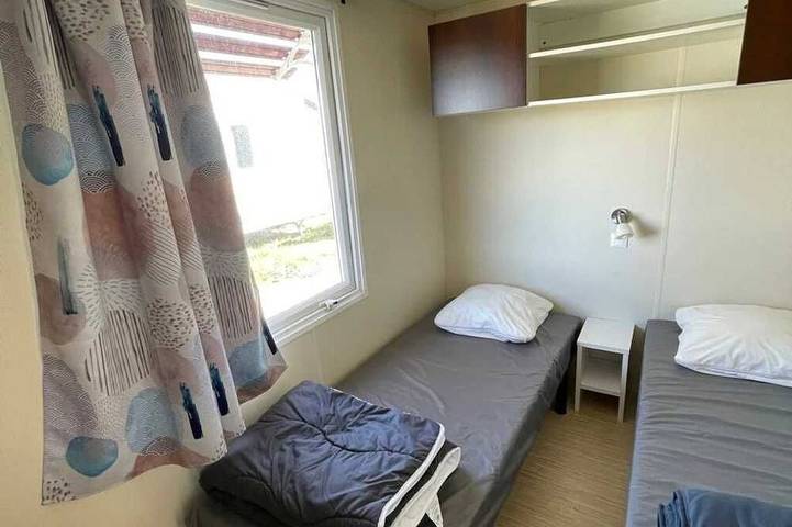 ZEcamping 3 étoiles piscine 4km plage animaux acceptés sauna locatif TV 26m2 in Arvert, Côte de Beauté