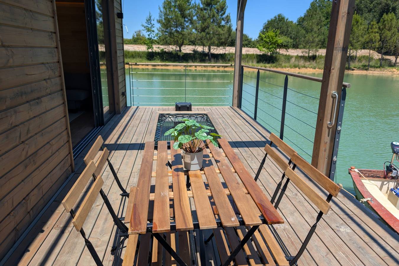 Lodge sur l'eau en Dordogne in Parcoul, Périgord Vert