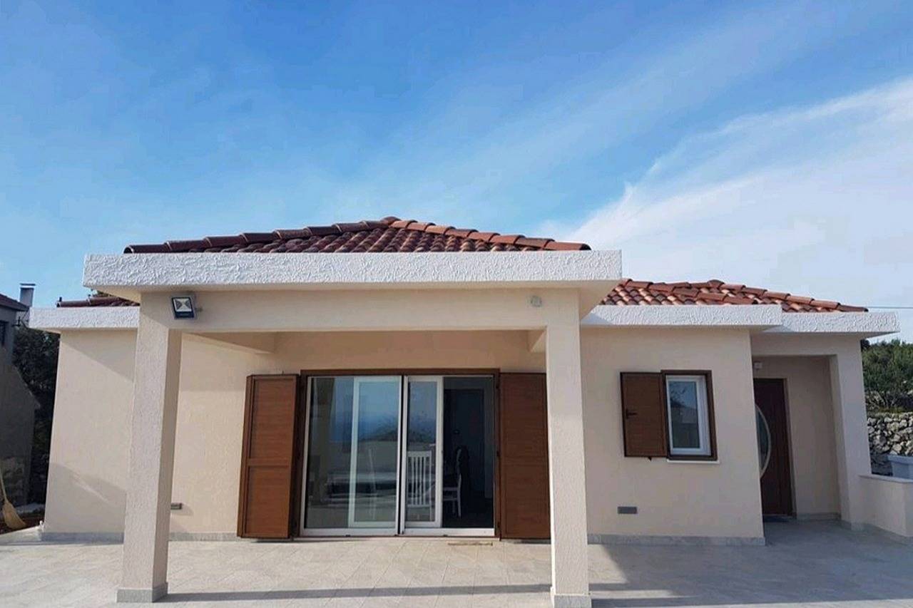 Dvosobna kuća s terasom i pogledom na more Sevid, Trogir K-22950 in Sevid, Splitsko-dalmatinska županija