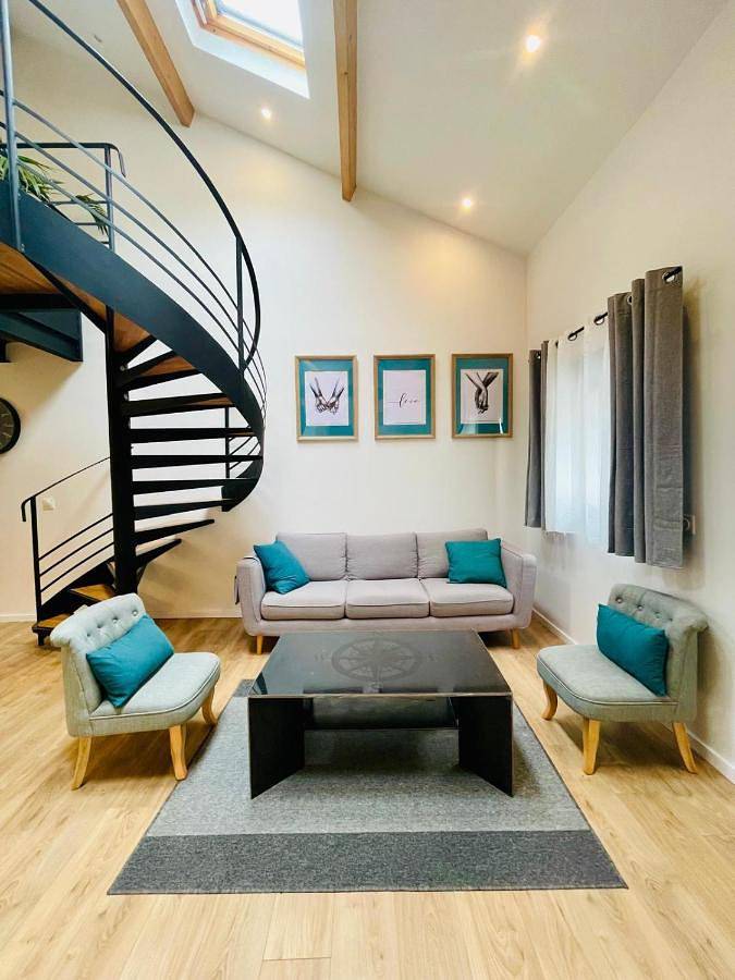 Location de vacances pour 4 personnes, avec Jacuzzi ainsi que Terrasse et Jardin à Gelos