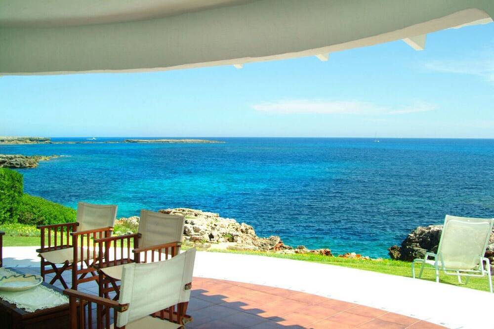 Front-line villa with free Wifi in Binisafuller Platja, Sant Lluís