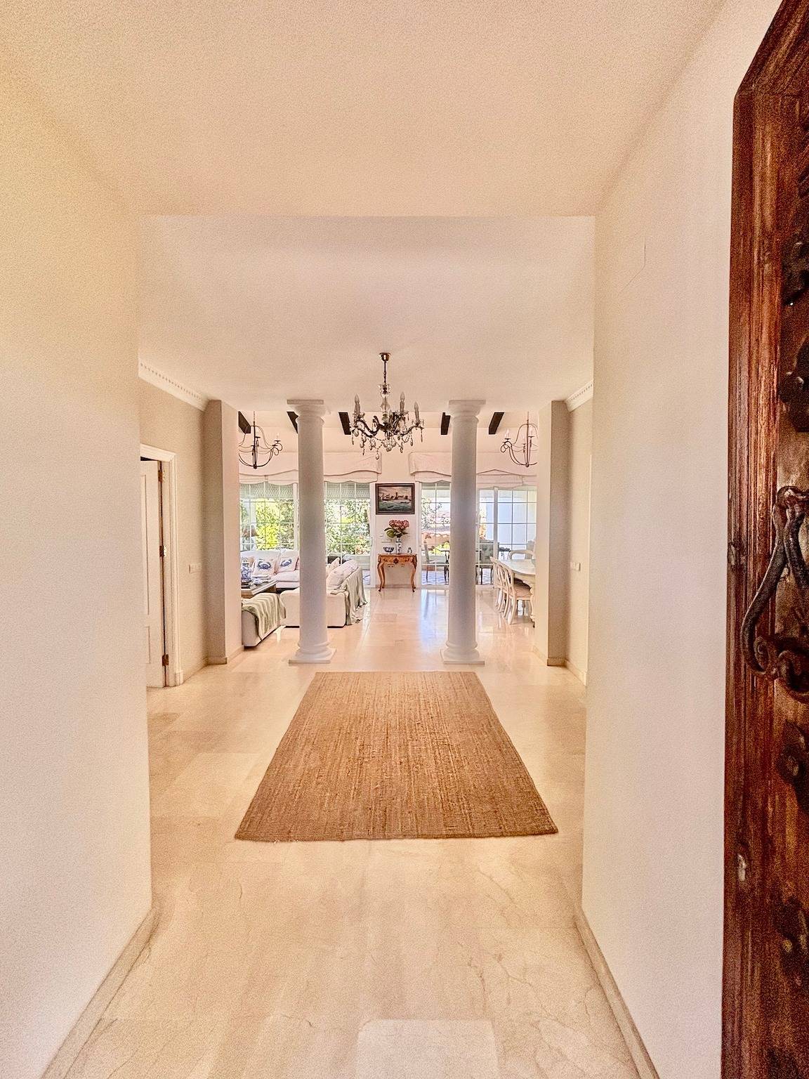 Villa 'Olmo Tree' with Private Pool, Wi-Fi, and Air Conditioning in Vistahermosa, El Puerto de Santa María