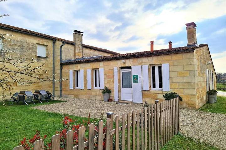 Gîte pour 6 personnes, avec Jardin et Piscine à Parempuyre
