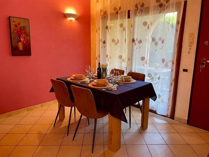 Casa sulla spiaggia per 4 persone, con vista lago e giardino nonché terrazza e panorama, con animali domestici in Sud della Sardegna