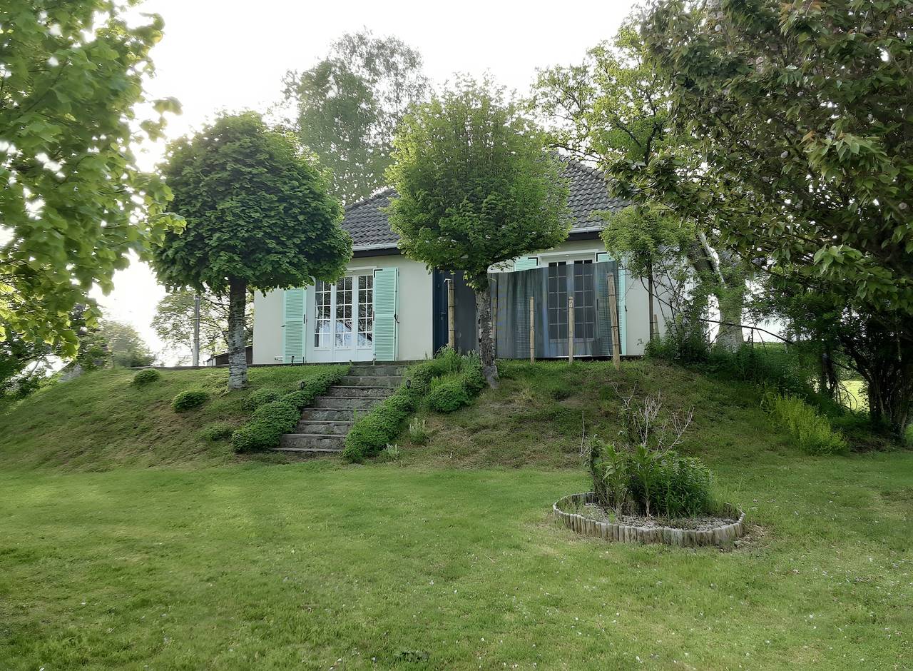 Ferienhaus 'Gîte De Lonzanges' mit Bergblick, privater Terrasse und Wlan in Lanobre, Regionaler Naturpark Volcans d'Auvergne