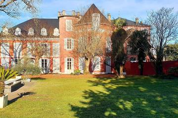 Gîte pour 10 personnes, avec jardin et terrasse à Assat