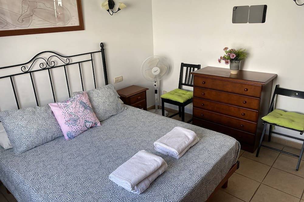 2 Bedroom Villa located 15 minute walk to Playa Blanca Town in Playa Blanca, Yaiza