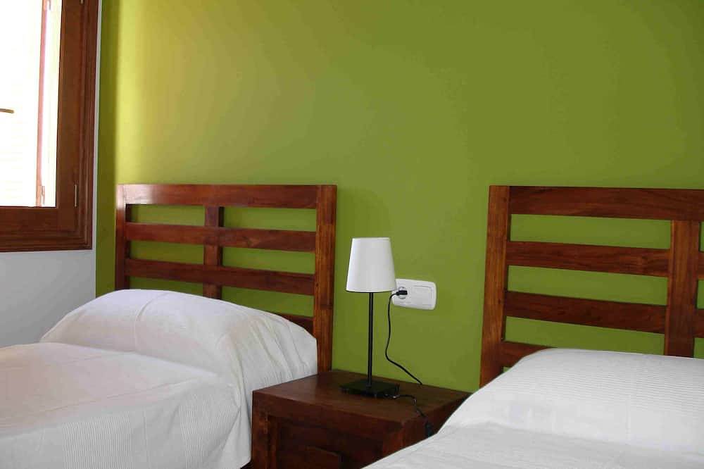 Villa con piscina climatizada, jardín y cerca de las playas in Playa Blanca, Yaiza