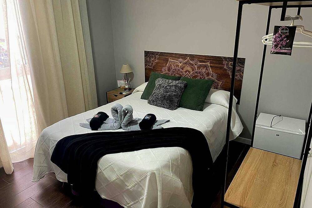 Entire apartment, The Dream Of Quixote. Double Room Cm in Alcalá de Henares, Área Metropolitana de Madrid