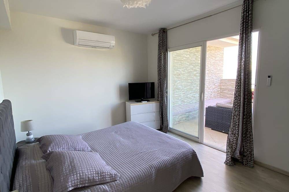 Magnifique villa neuve sur le toit Piscine et Jacuzzi avec sa pleine vue mer. in Ajaccio, Région d'Ajaccio