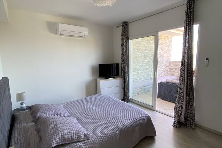 Villa pour 12 personnes, avec jacuzzi et terrasse, animaux acceptés à Ajaccio - 4