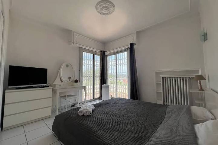 Large Panoramic Villa Retreat in Biot, Côte méditerranéenne (France)