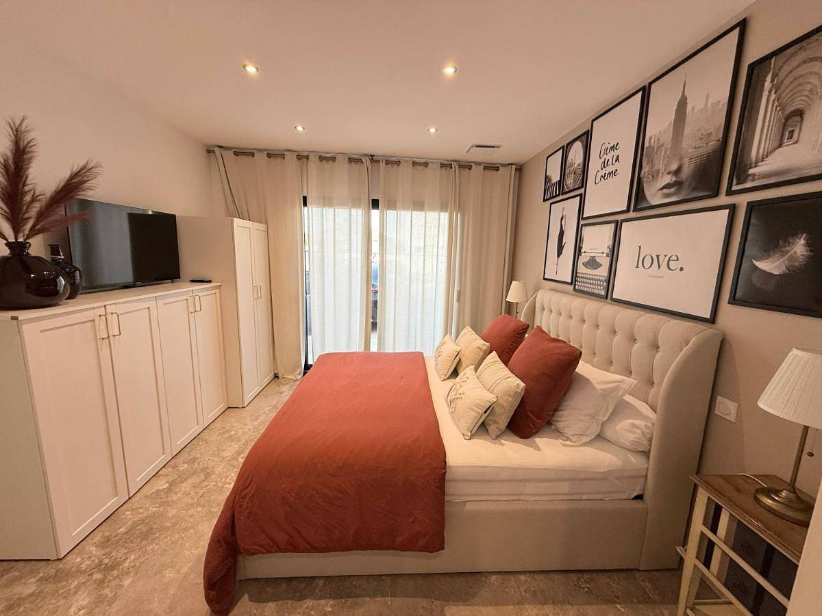 Two-Bedroom House in Biéville-Beuville, Région de Caen