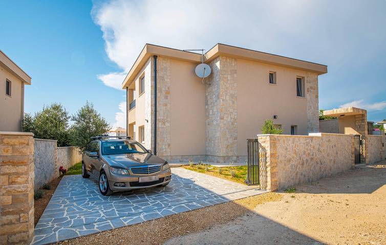 Ferienhaus für 8 Personen, mit Pool und Terrasse in Novalja - 2