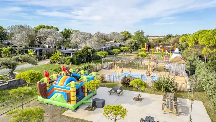 Camping pour 2 personnes, avec terrasse et piscine en Charente-Maritime - 4