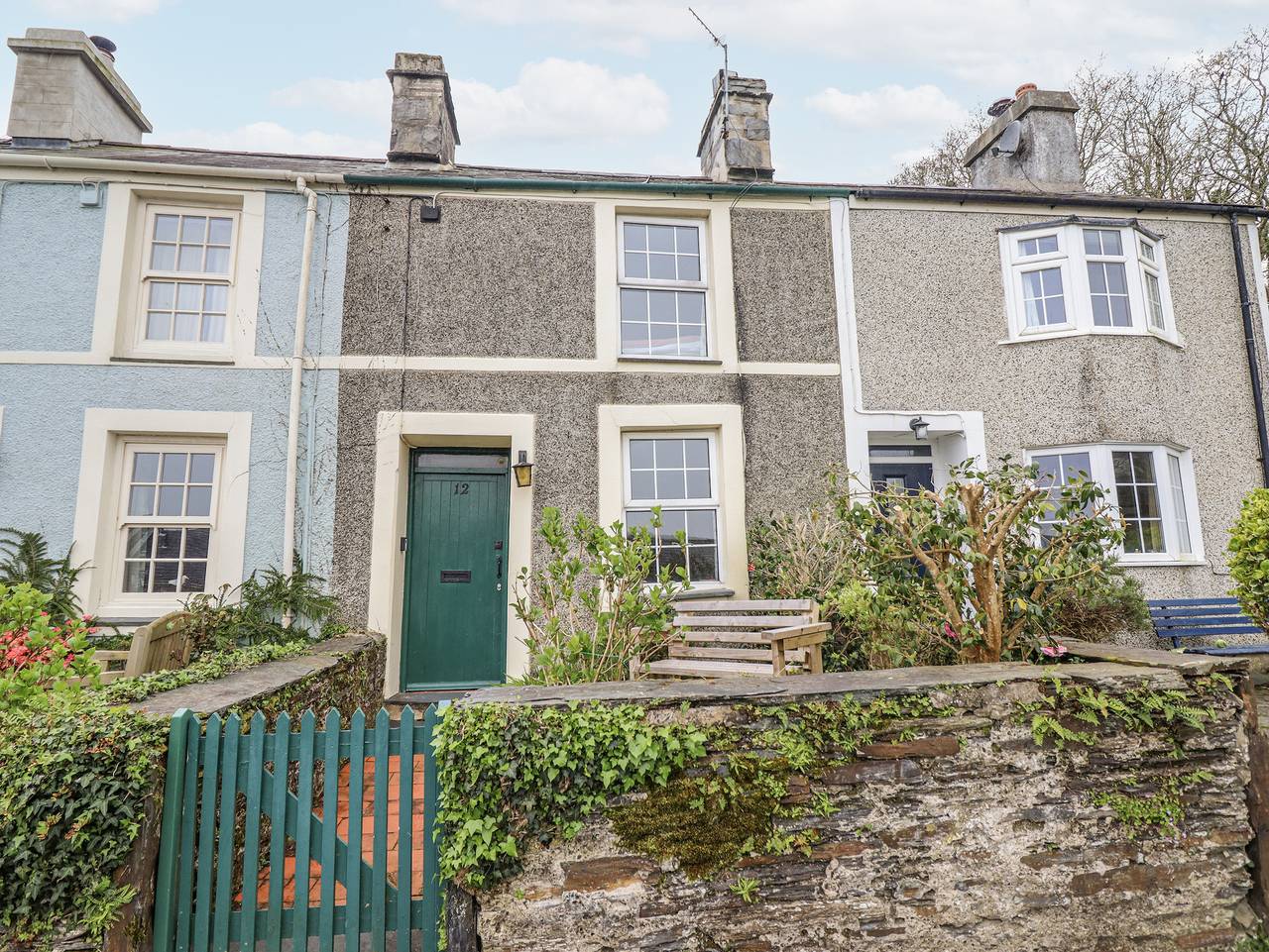 12 Glyn Terrace in Borth-y-Gest, Snowdonia