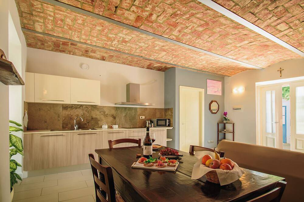 Ganze Wohnung, Apartment with garage - La Rosa nel Borgo in La Morra, Langhe