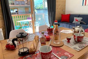 Gîte pour 4 personnes, avec balcon et piscine dans Office De Tourisme De Samoens