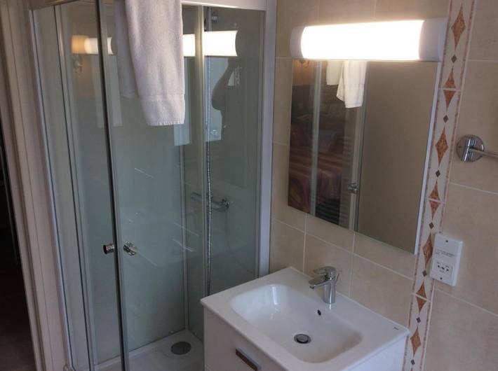 Hôtel pour 3 personnes, avec jardin ainsi que terrasse et piscine, animaux acceptés à Sauzet (Lot) - 2