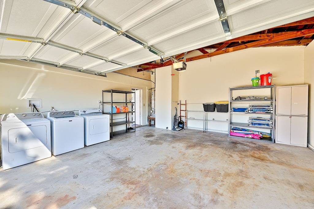 Spacious home with a private hot tub & enclosed yard - just minutes from Disney in Anaheim, Orange County