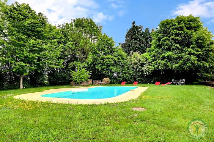 Gîte pour 8 personnes, avec jardin dans Javené - 4