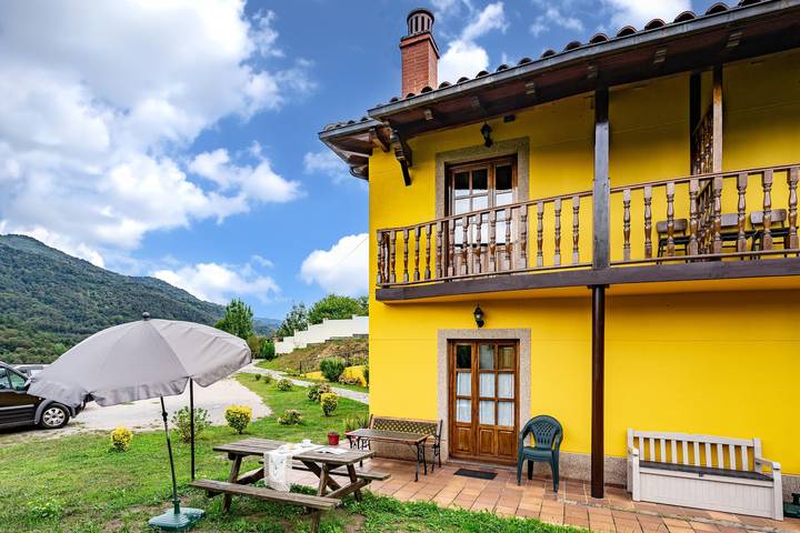 Casa de vacaciones para 5 personas, con Balcón y Jardín en Quirós