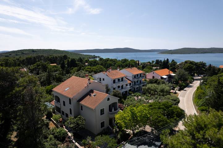 Apartamento entero, Apartamento-estudio con terraza y vista al mar Muline, Ugljan As-8521-a in Ugljan, Isla de Ugljan